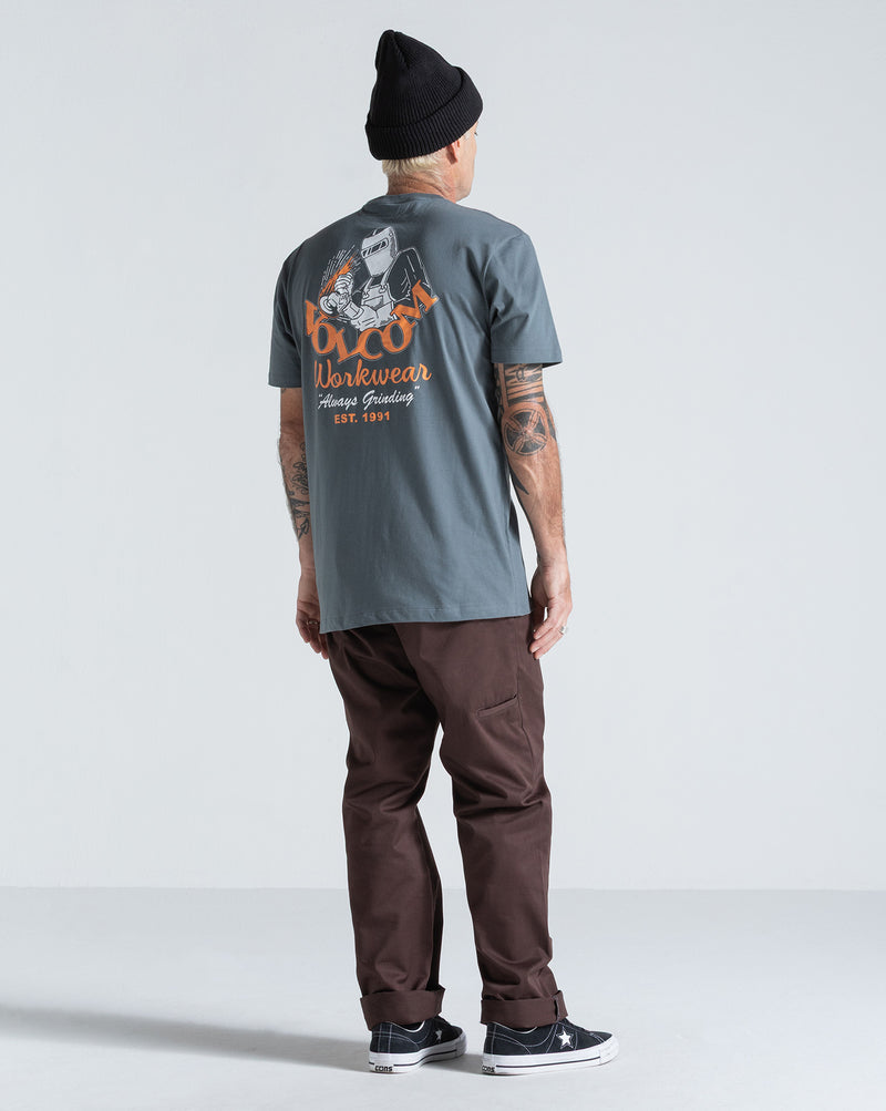 Camiseta Regular Volcom Grindit Cinza Chumbo