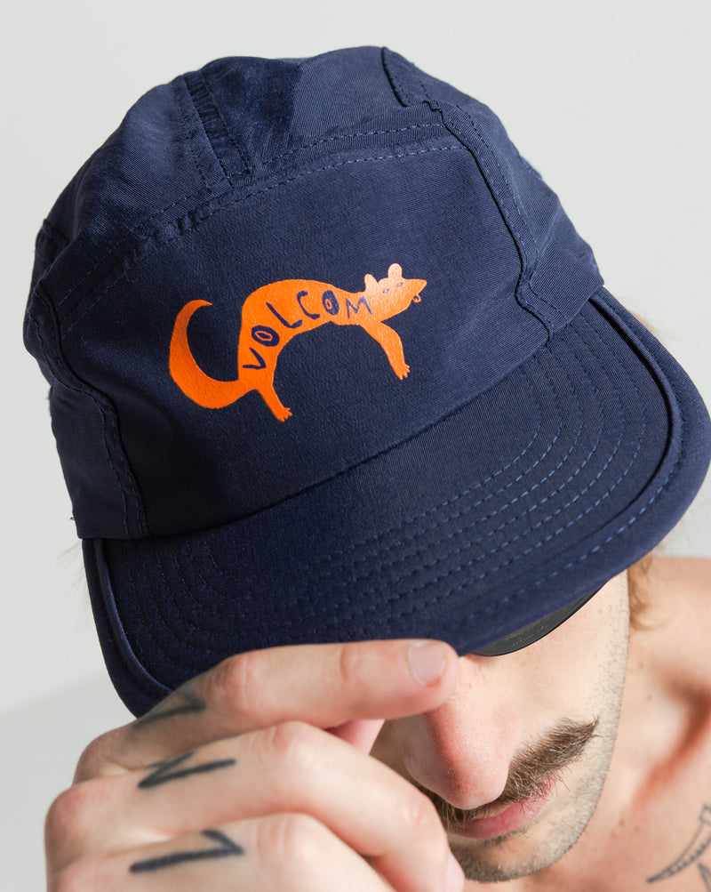 Boné Volcom FA x Alucinandinho J Fox Azul Marinho