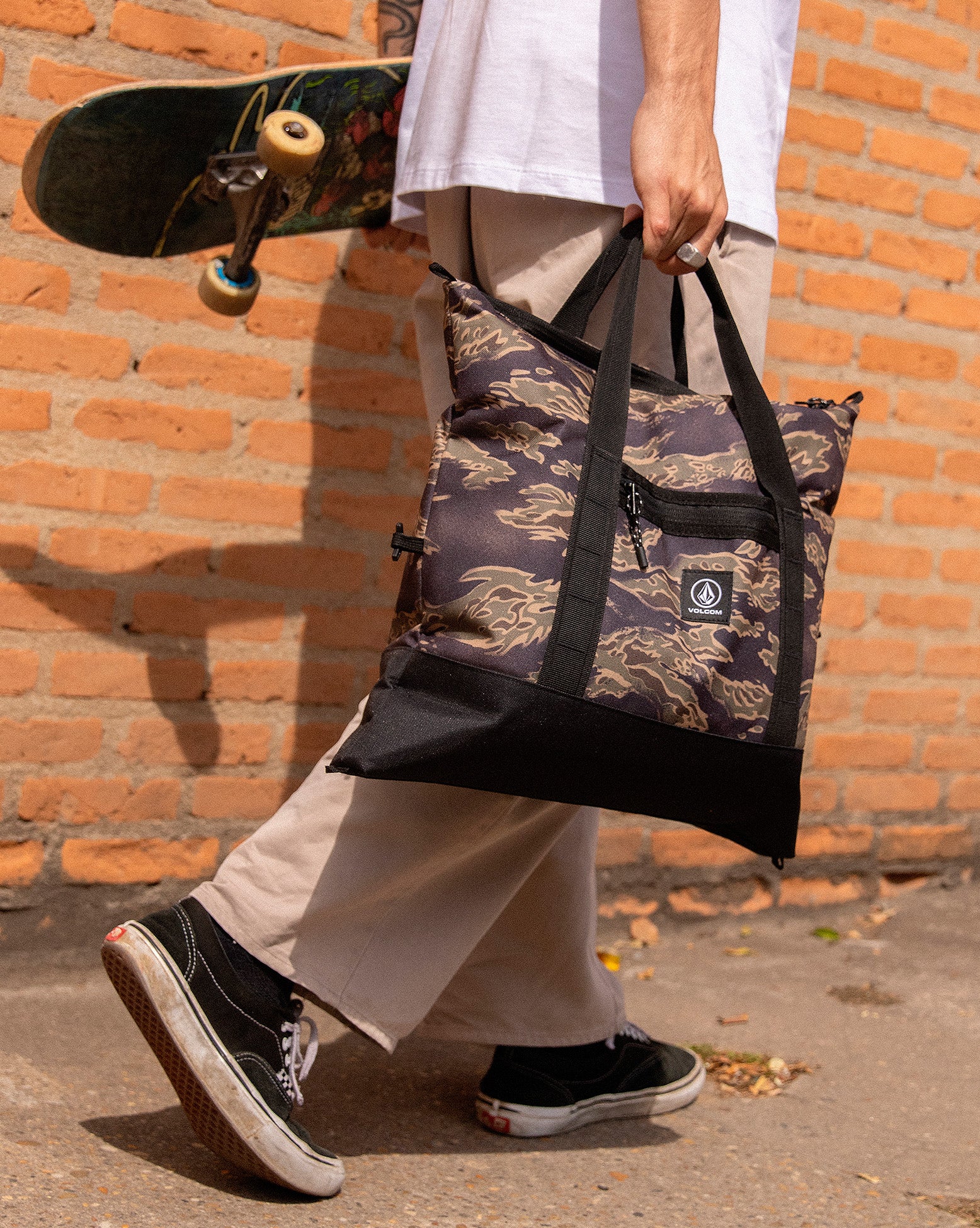 CAPITA VOLCOMコラボ　アウトサイダー156 Cooler Volcom Outwhere Camouflage - Volcom Brasil - Loja Oficial