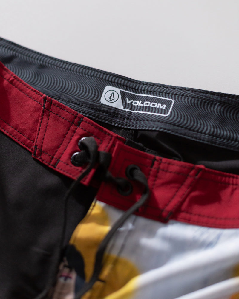 Boardshort Volcom FA x Alucinandinho The Star Won Preto