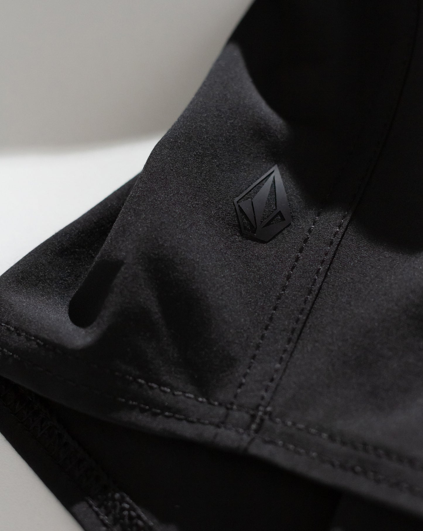 Bermuda Híbrida Volcom Nomoly Black