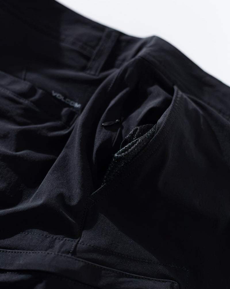 Bermuda Híbrida Volcom Cashed Cargo Black