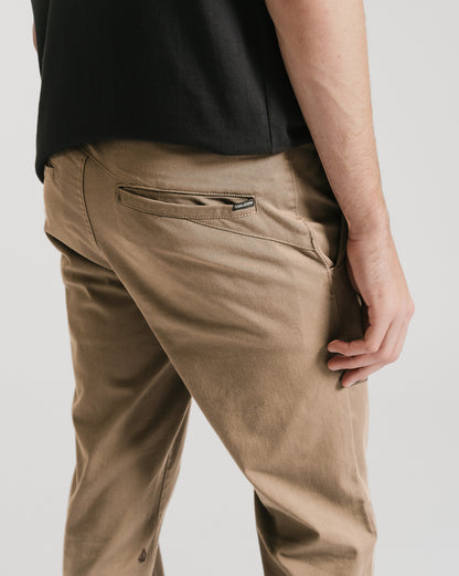 Calça Volcom Frickin Modern Stretch Chino Khaki