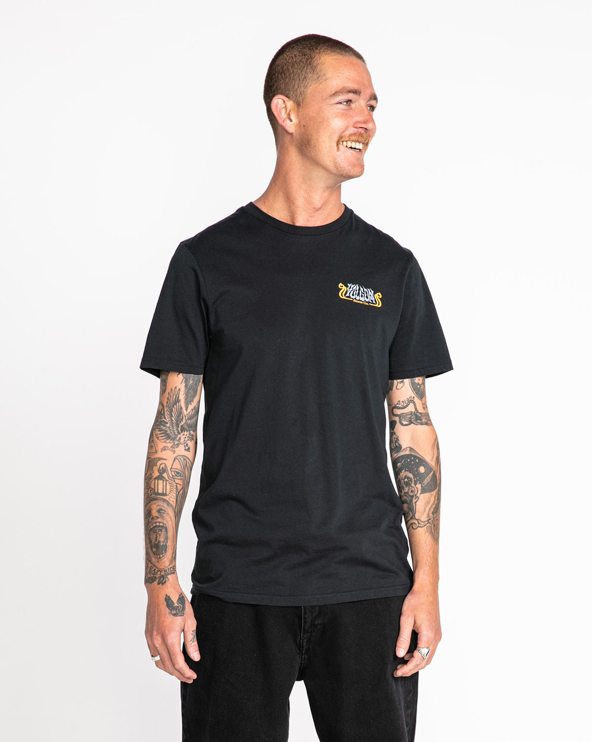 Camiseta Volcom Slim Subterraner Preta