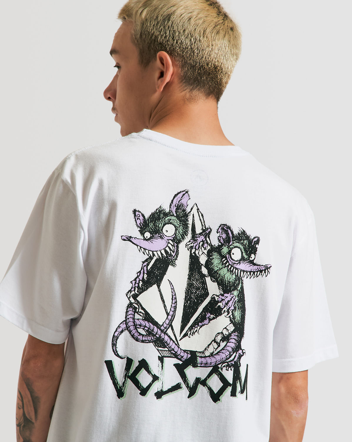 Camiseta Volcom Long Fit Sktratz Branca