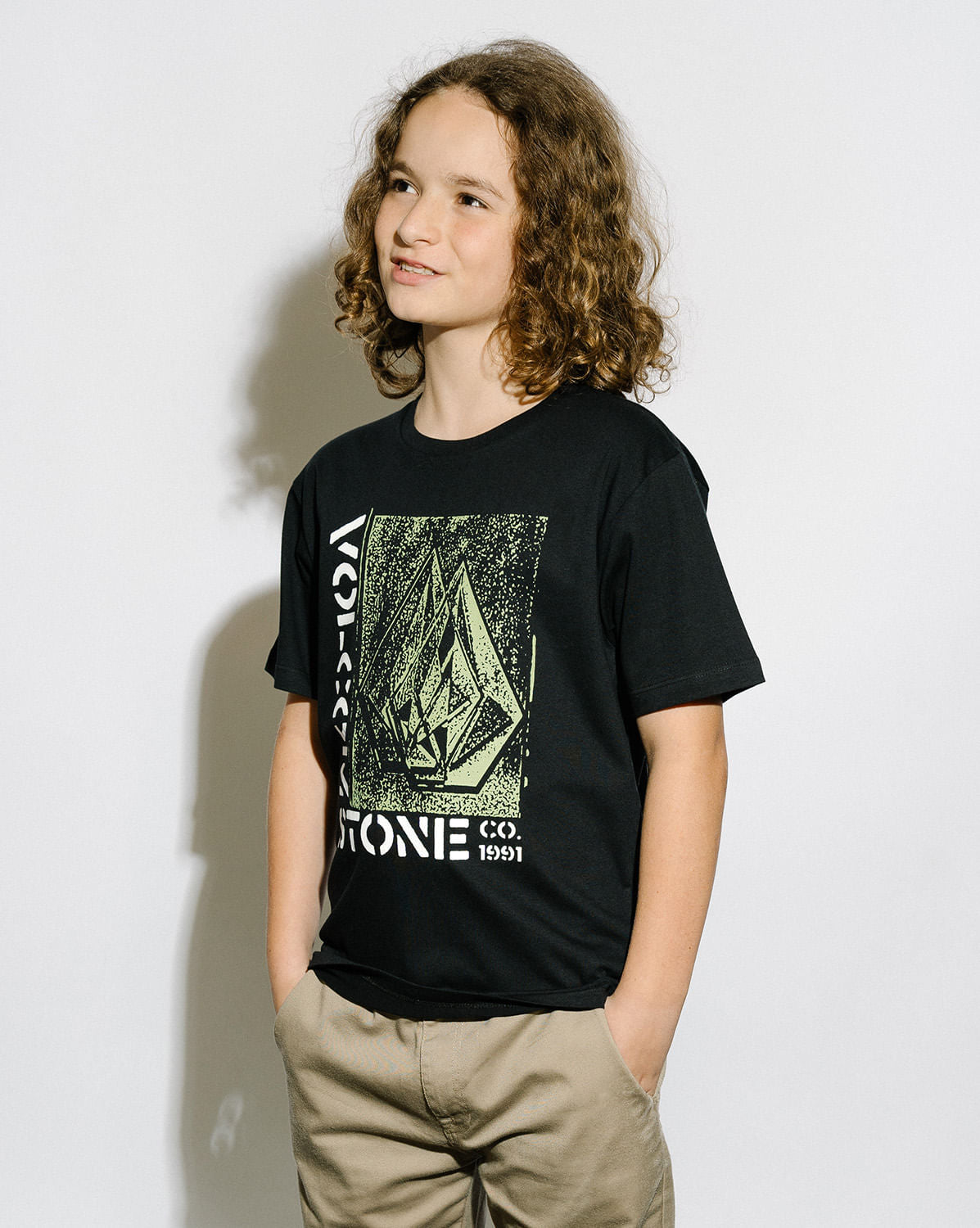 Camiseta Volcom Regular Deadline Juvenil Preta