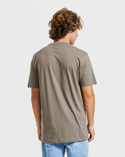 Camiseta Volcom Regular Zorn Cinza