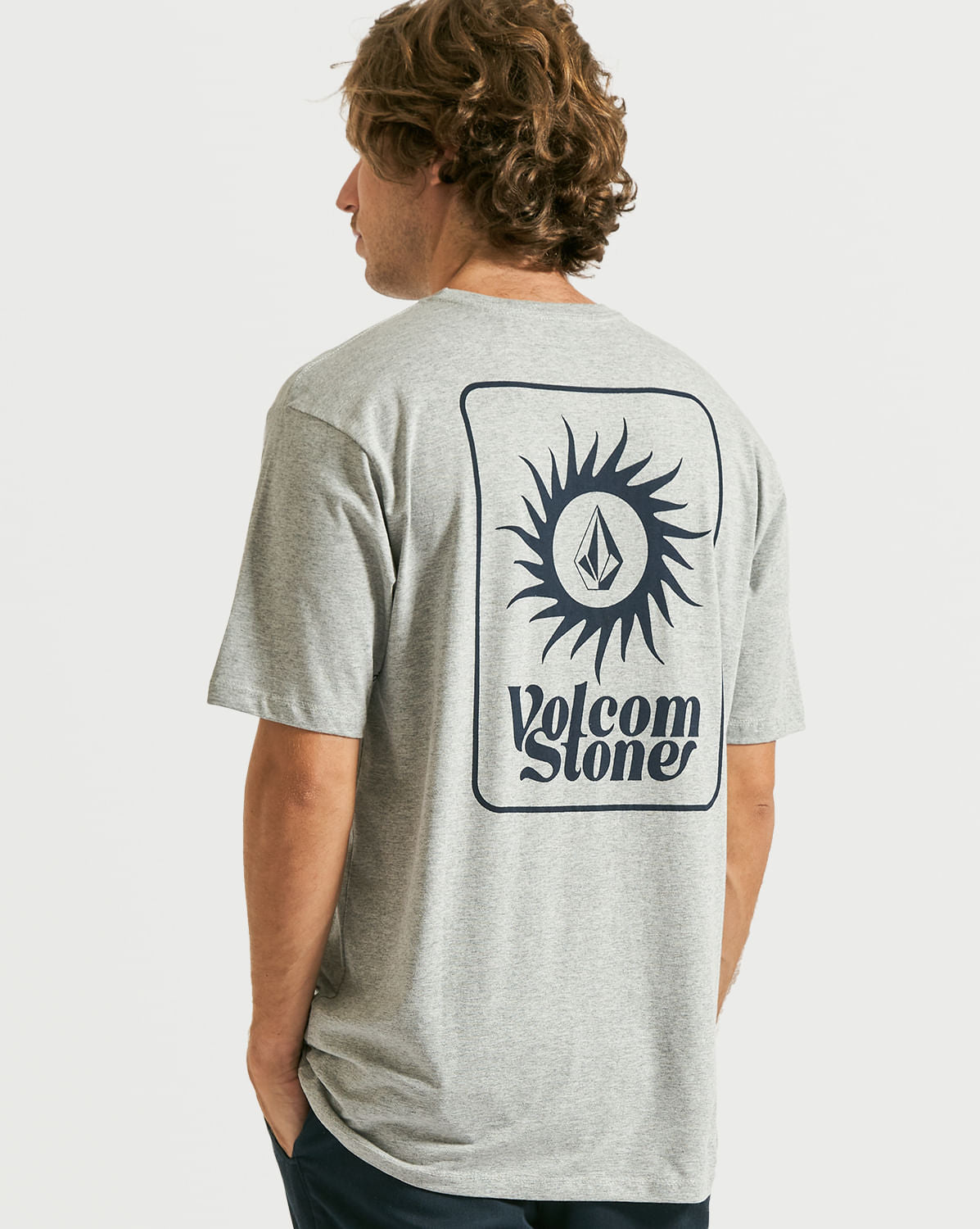 Camiseta Volcom Regular Sunrizer Cinza