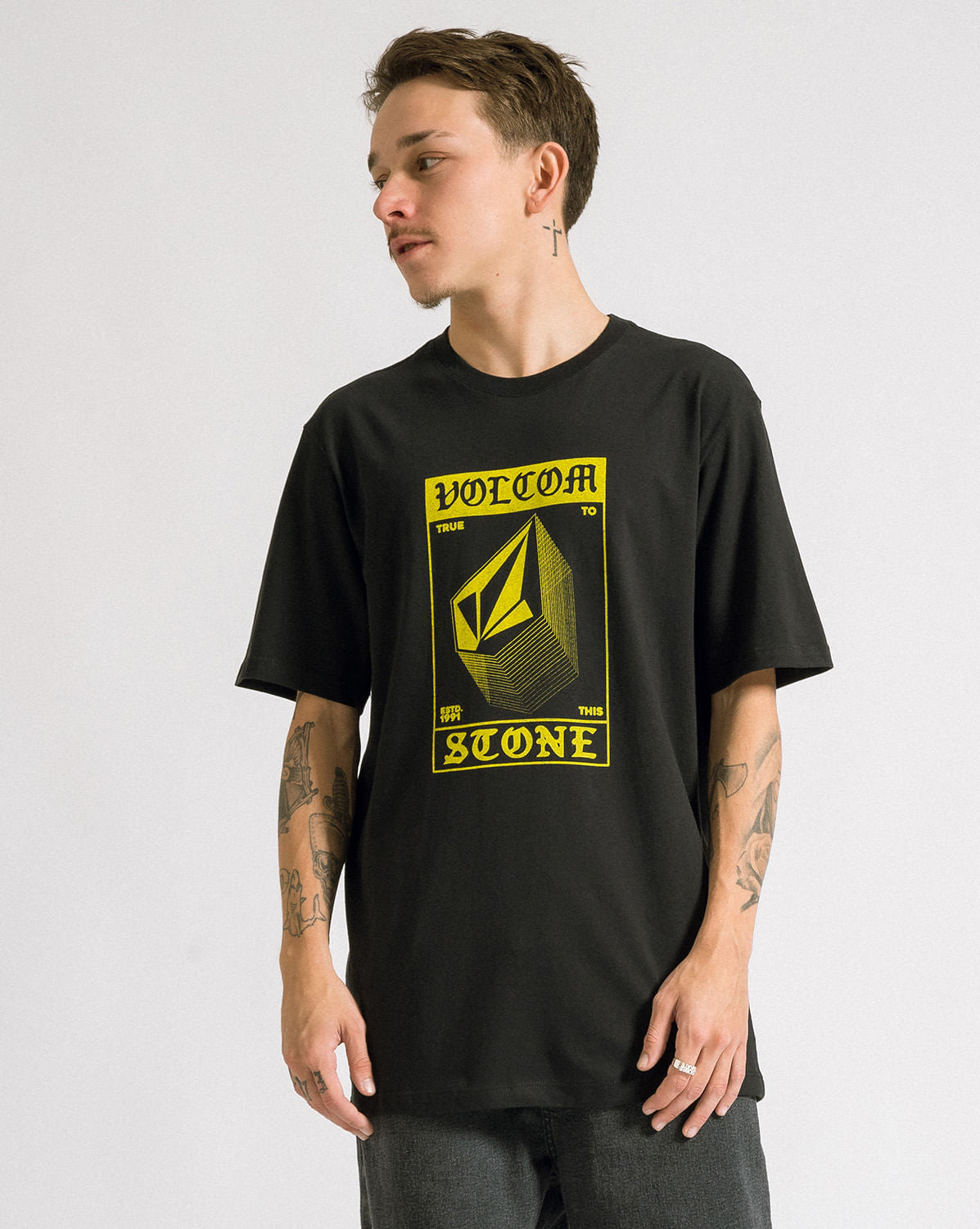 Camiseta Volcom Regular Explicit Stone Preta