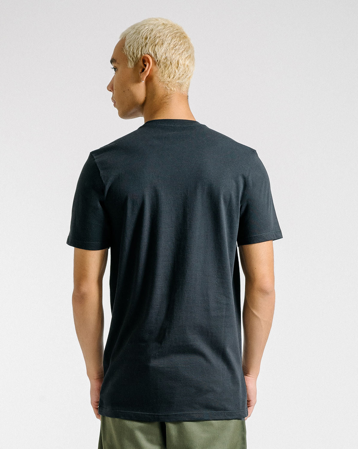 Camiseta Volcom Long Fit Solid Pocket Preta