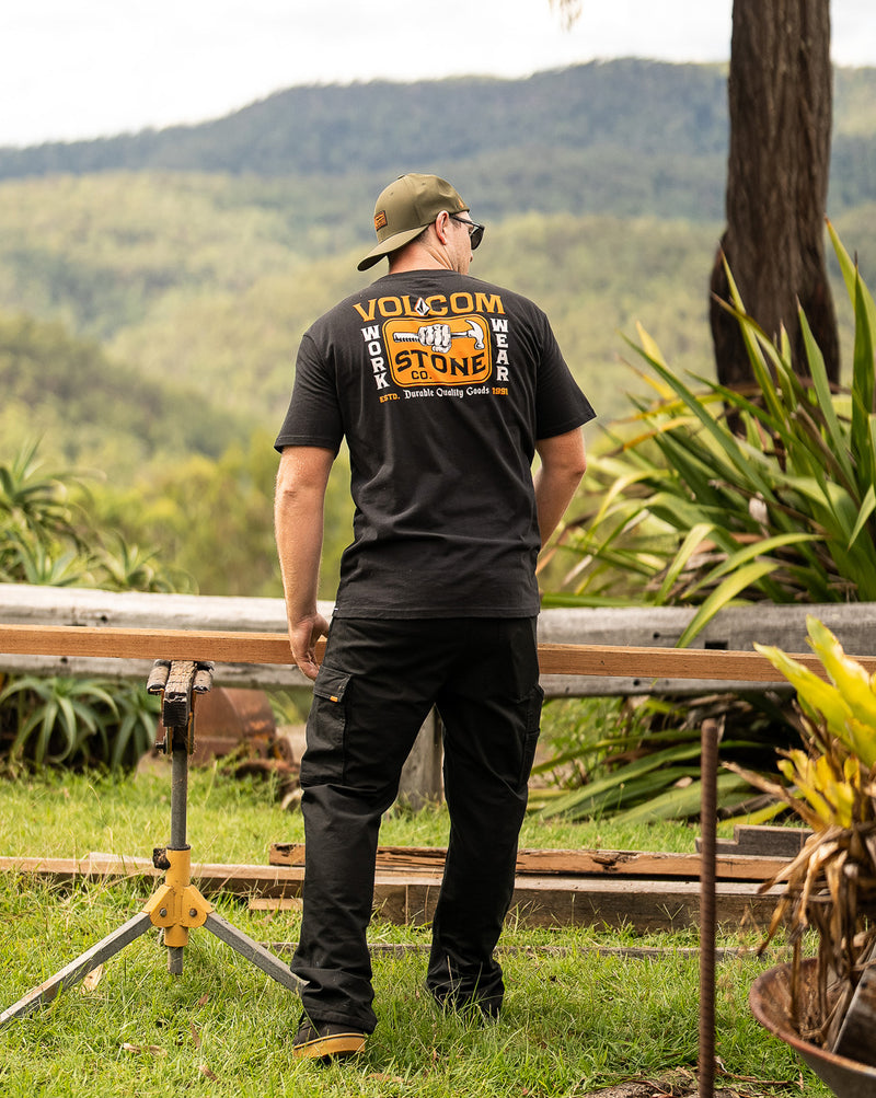 Camiseta Volcom Workwear Nailed Preta