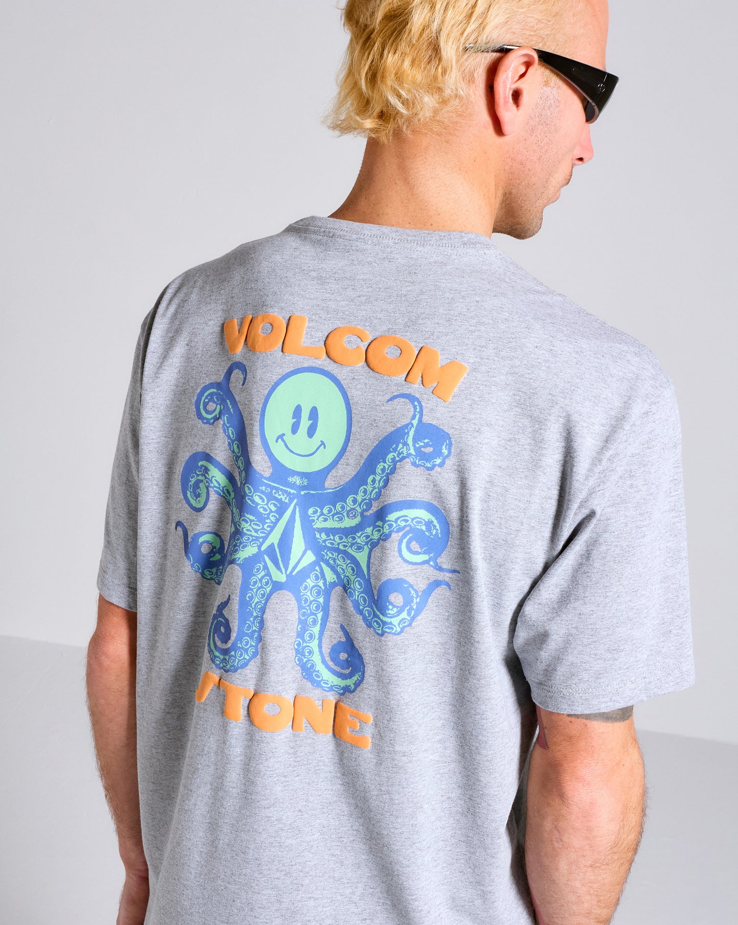 Camiseta Volcom Octopie Cinza