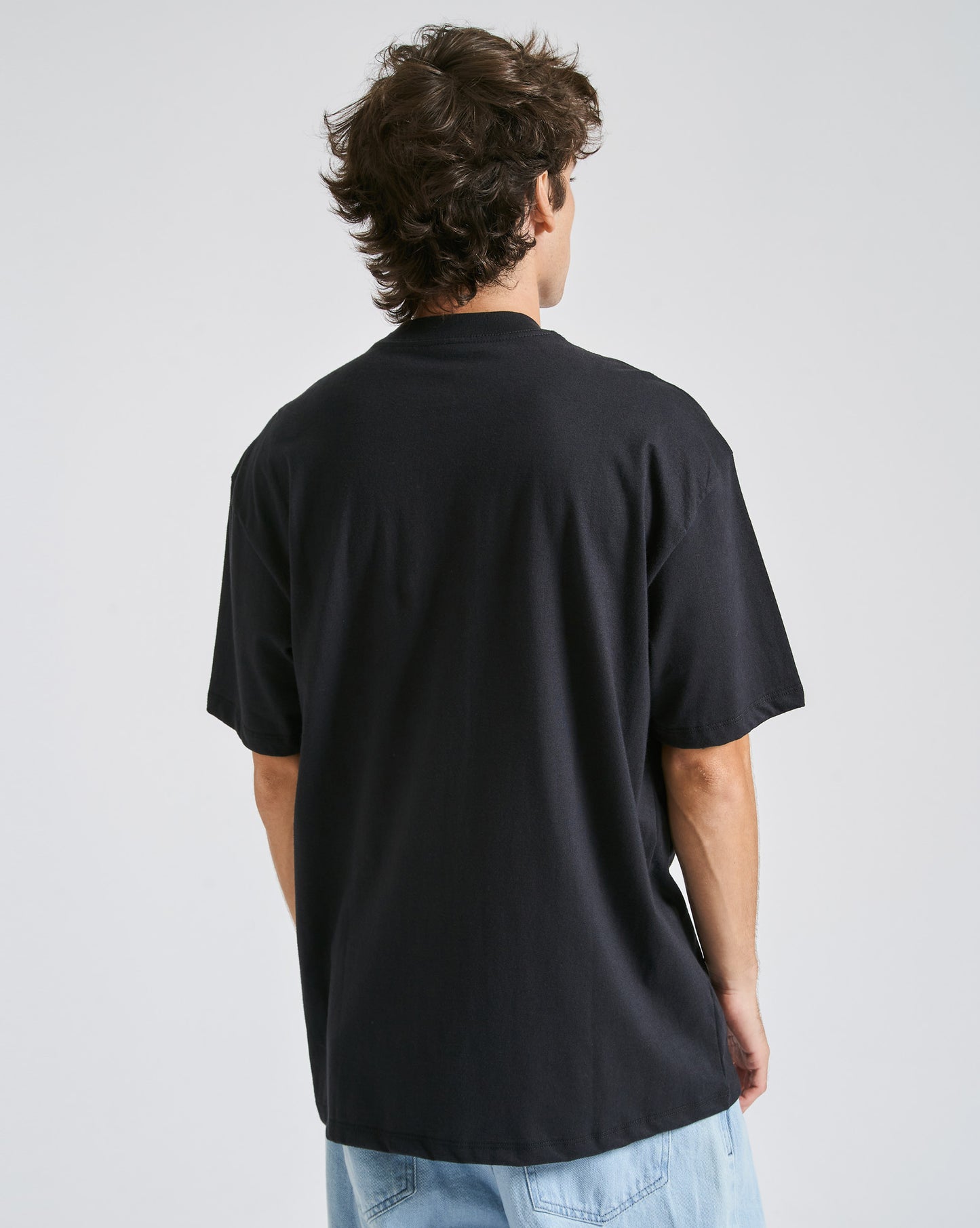 Camiseta Volcom Comfort Passing Preta