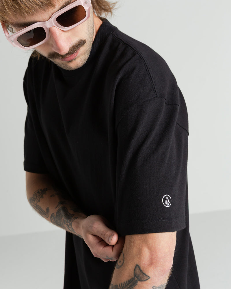 Camiseta Comfort Fit Volcom Circle Solid Preta