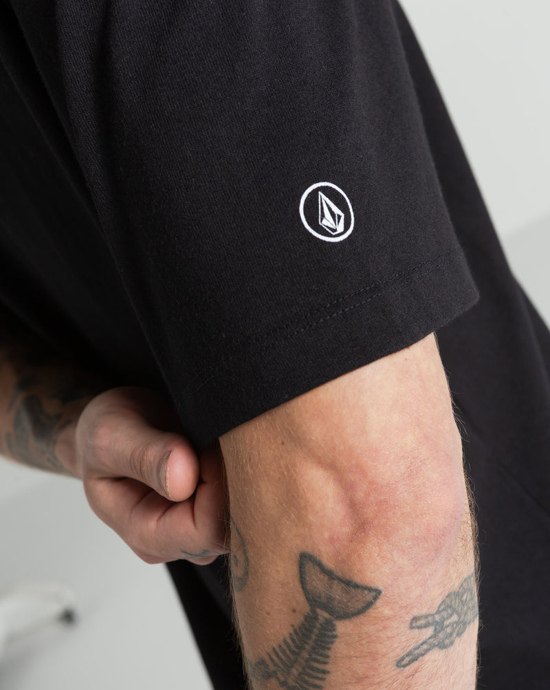 Camiseta Comfort Fit Volcom Circle Solid Preta