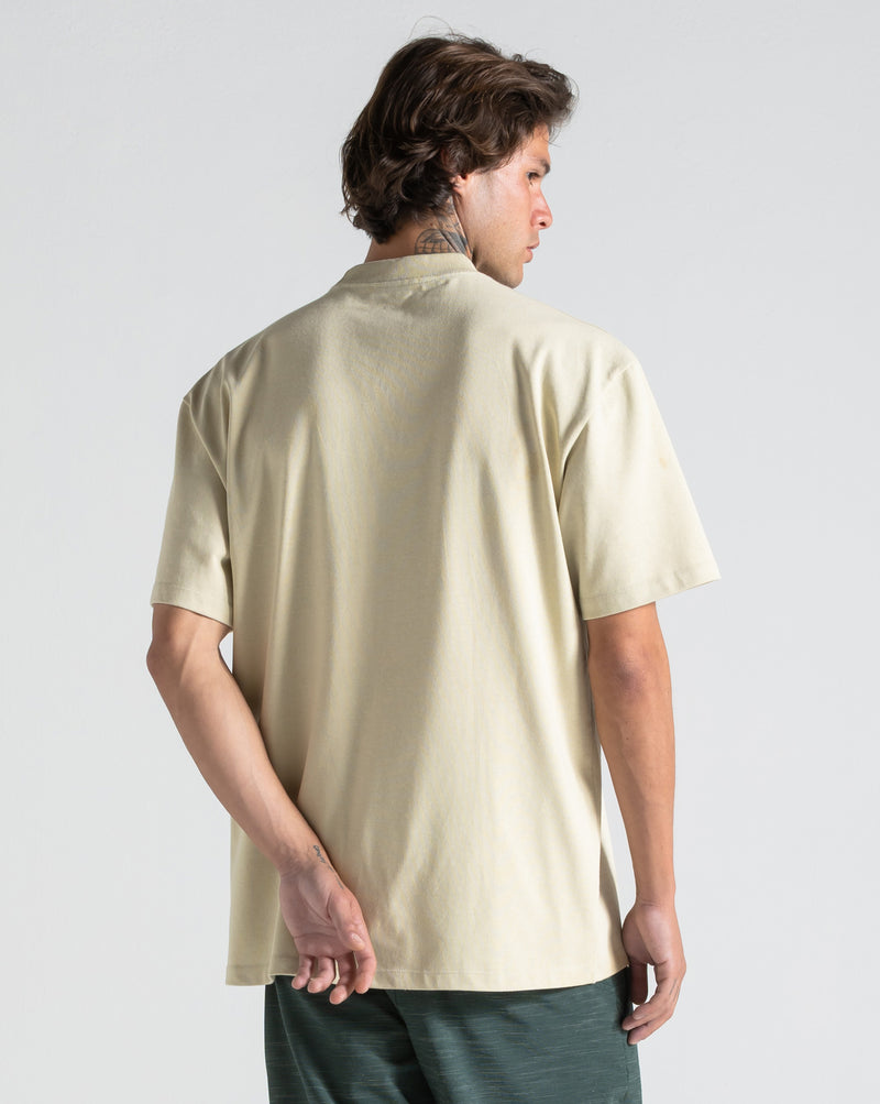 Camiseta Comfort Fit Volcom World Weapon Bege