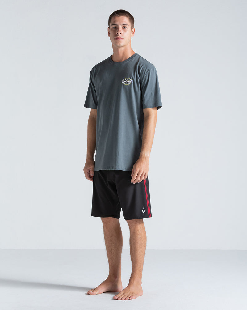 Camiseta Regular Volcom Clean Sweep Cinza Chumbo