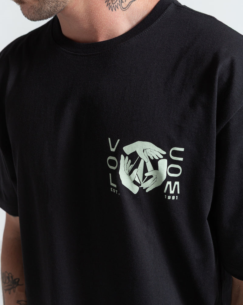 Camiseta Regular Volcom Handeling Preta