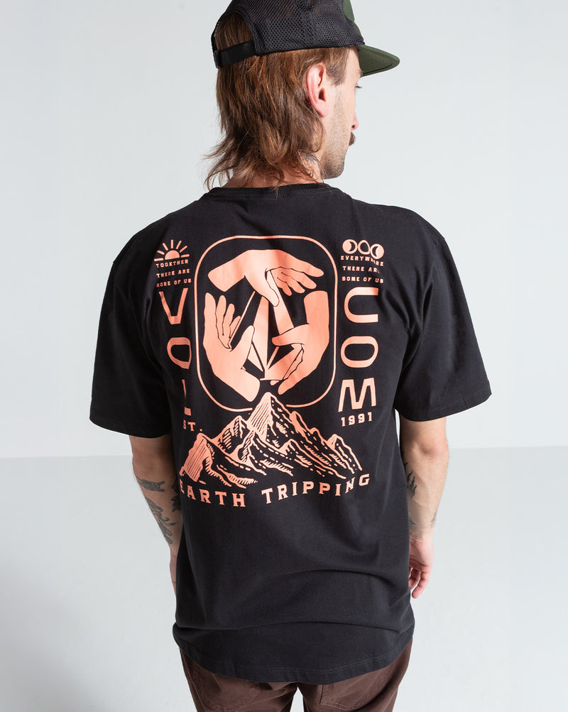 Camiseta Regular Volcom Handeling Preta