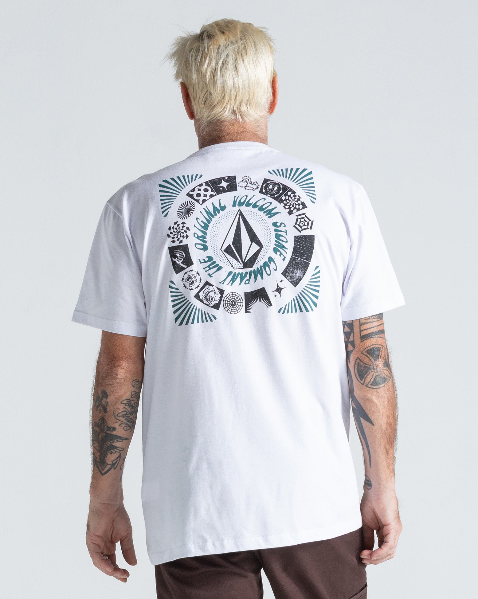 Camiseta Regular Volcom Round Out Branca - Volcom Brasil - Loja Oficial
