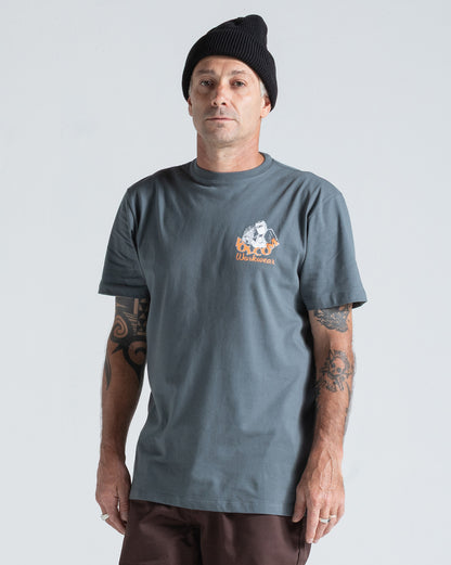 Camiseta Regular Volcom Grindit Cinza Chumbo
