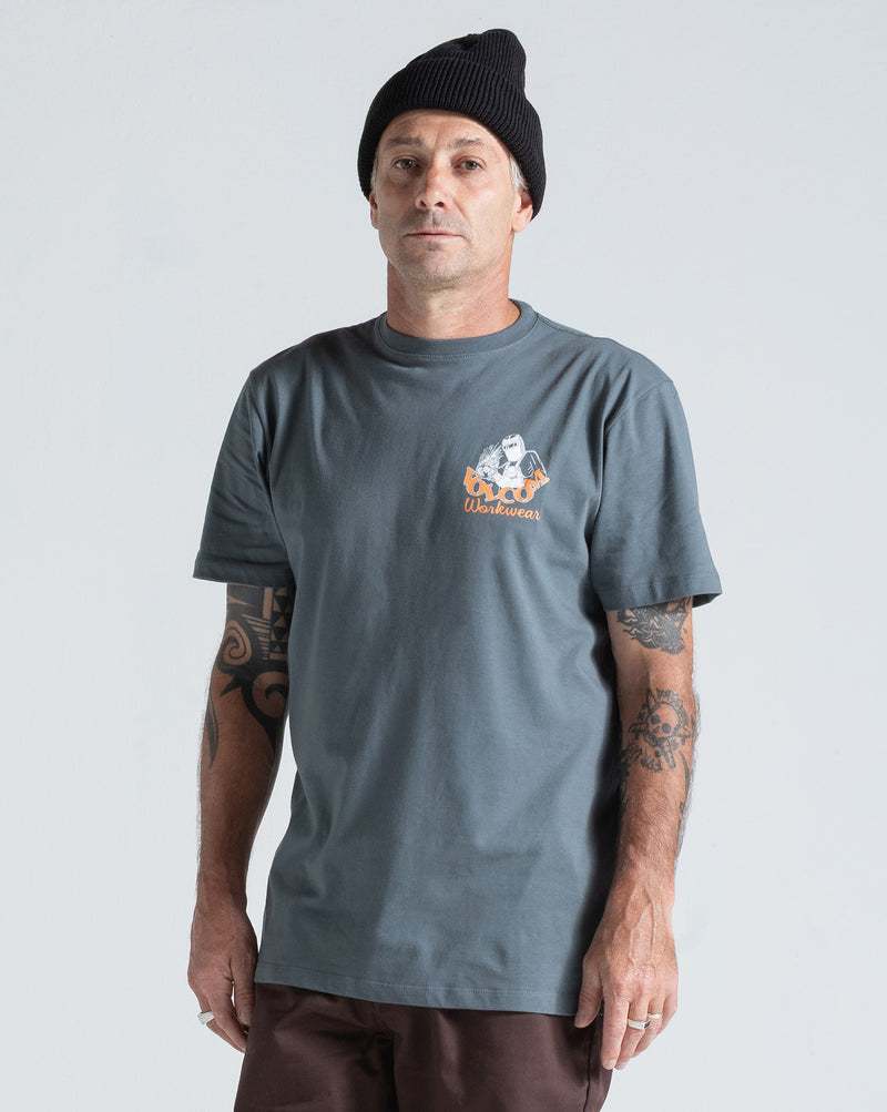 Camiseta Regular Volcom Grindit Cinza Chumbo