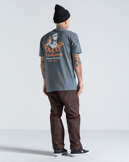 Camiseta Regular Volcom Grindit Cinza Chumbo