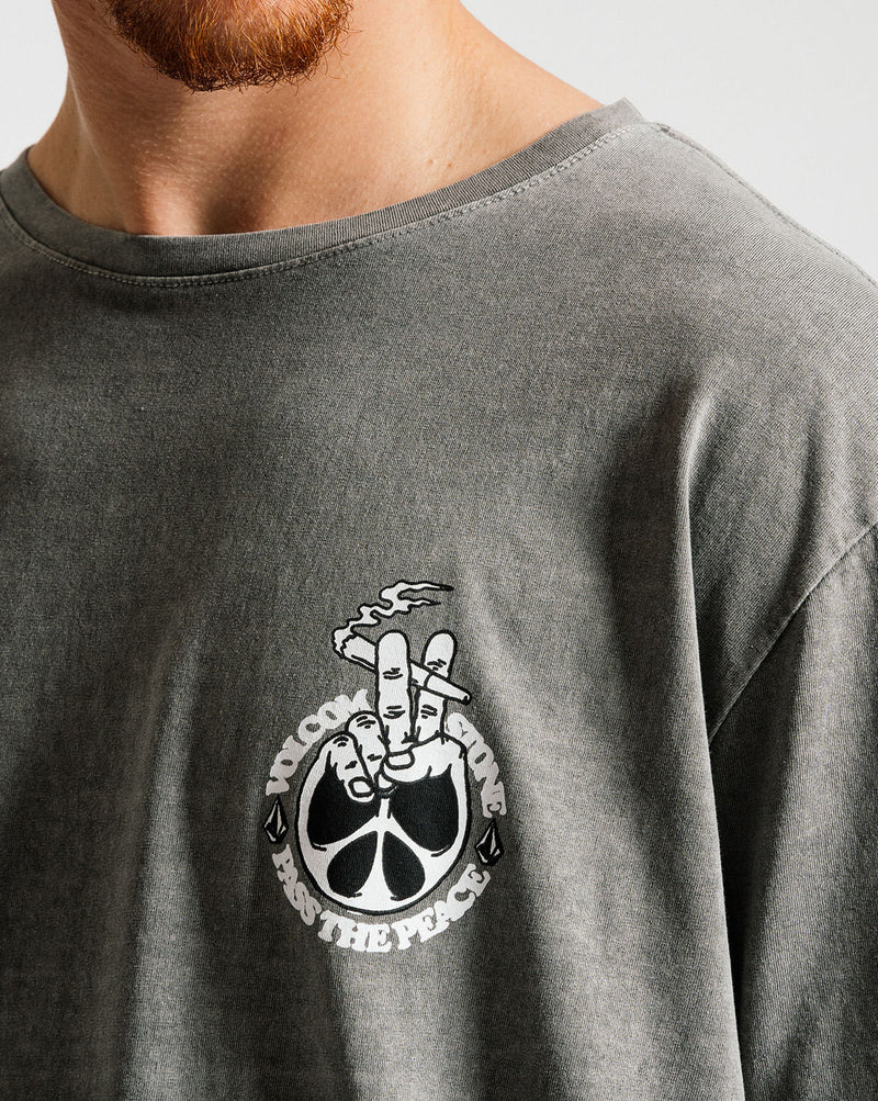 Camiseta Vintage Volcom Pass The Peace Cinza