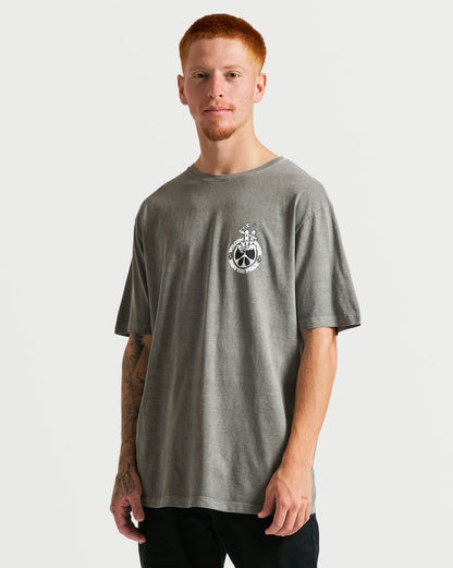 Camiseta Vintage Volcom Pass The Peace Cinza