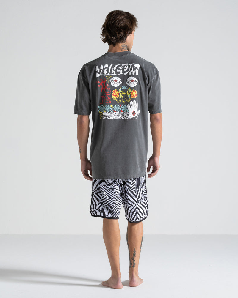 Camiseta Comfort Fit Volcom Brain Storm Preta