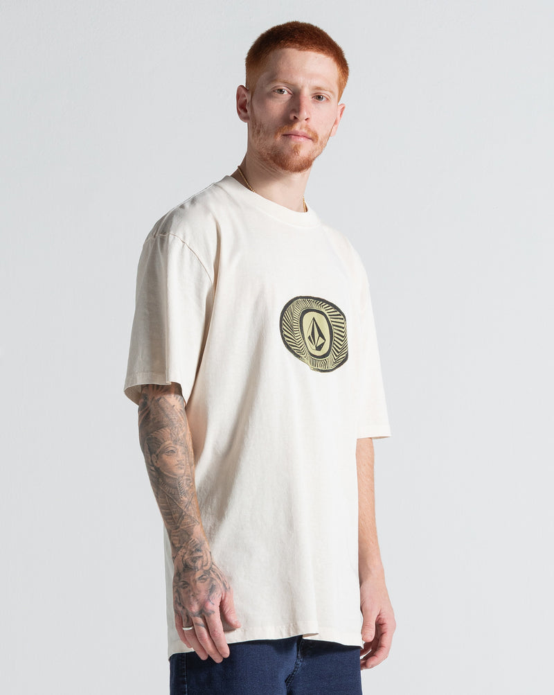 Camiseta Especial Comfort Fit Volcom Buckle Up Off White