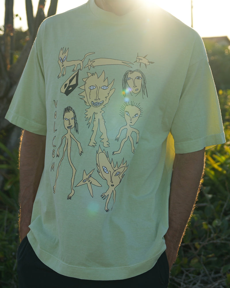 Camiseta Boxy Fit Volcom FA x Alucinandinho Cosmic Bixo Verde