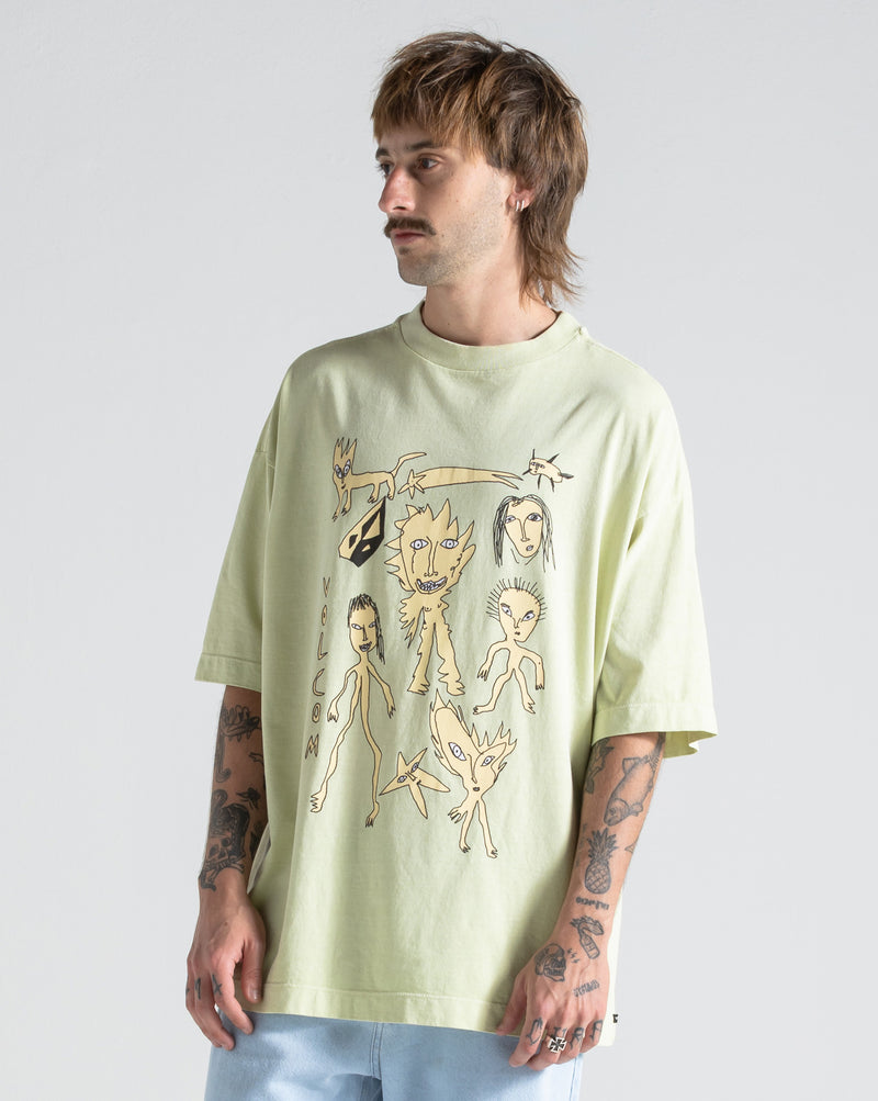 Camiseta Boxy Fit Volcom FA x Alucinandinho Cosmic Bixo Verde