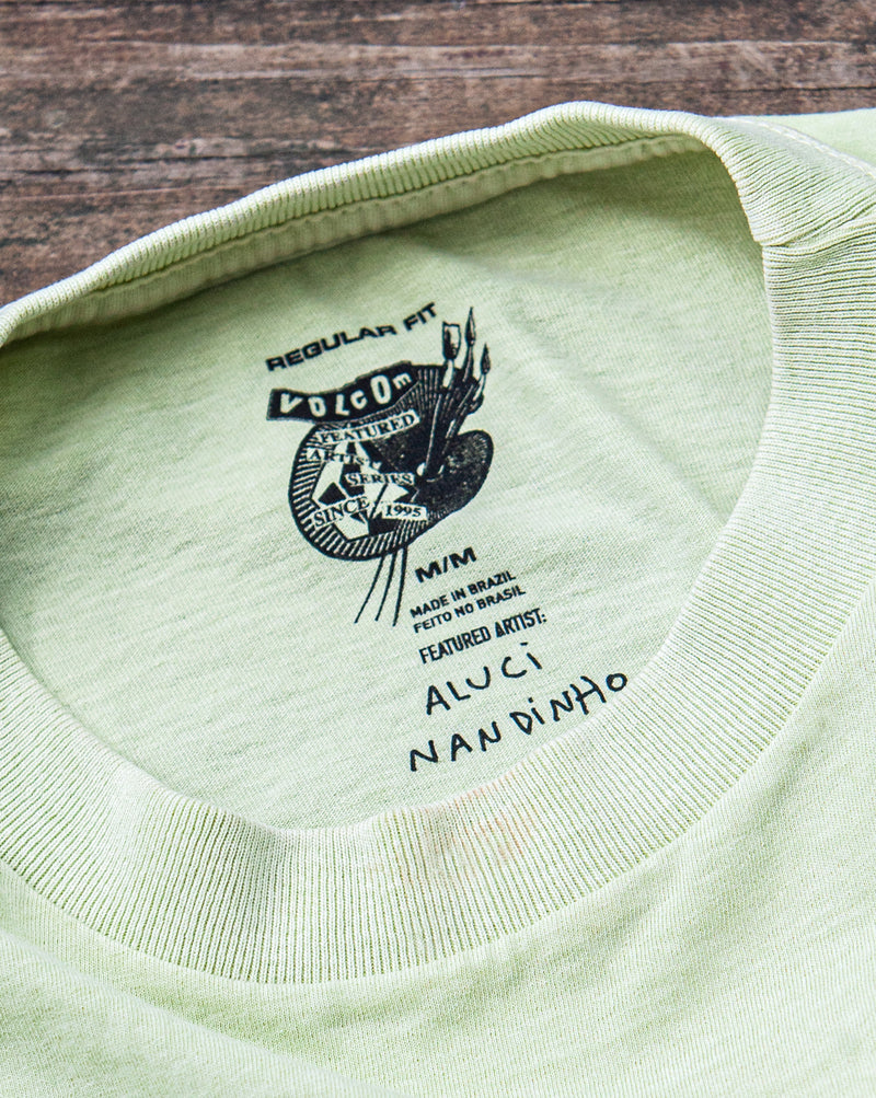 Camiseta Boxy Fit Volcom FA x Alucinandinho Cosmic Bixo Verde