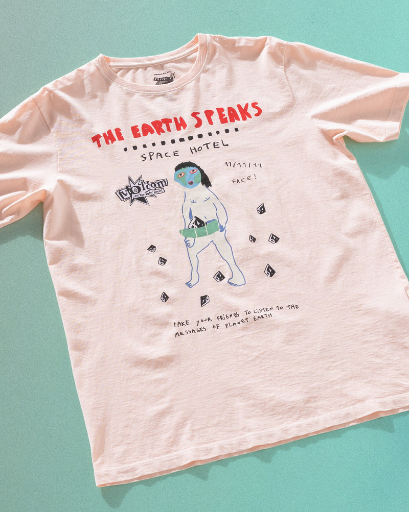 Camiseta Especial Volcom FA x Alucinandinho Earth Speaks Rosa