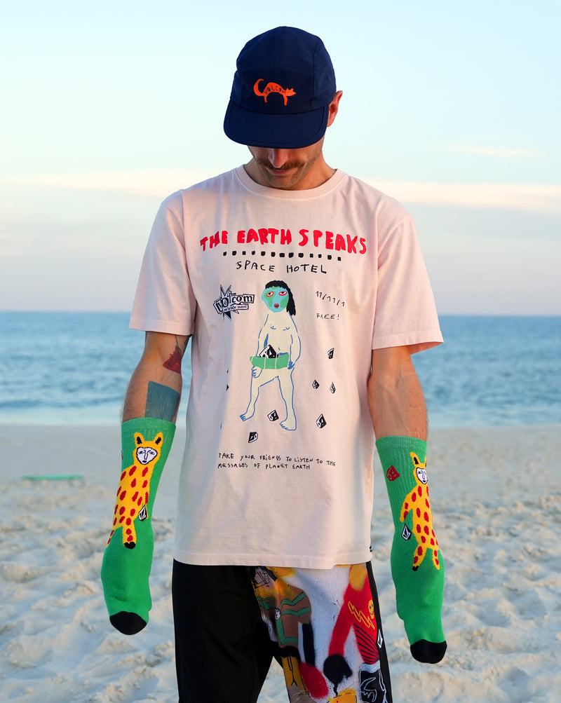 Camiseta Especial Volcom FA x Alucinandinho Earth Speaks Rosa