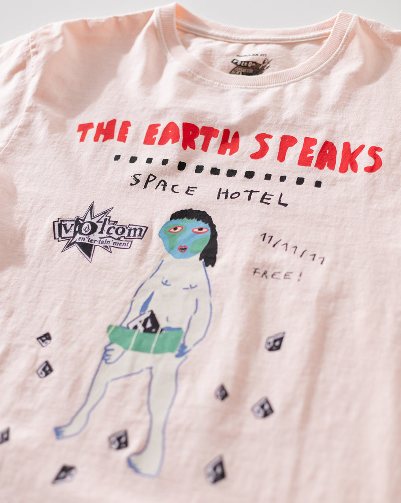 Camiseta Especial Volcom FA x Alucinandinho Earth Speaks Rosa