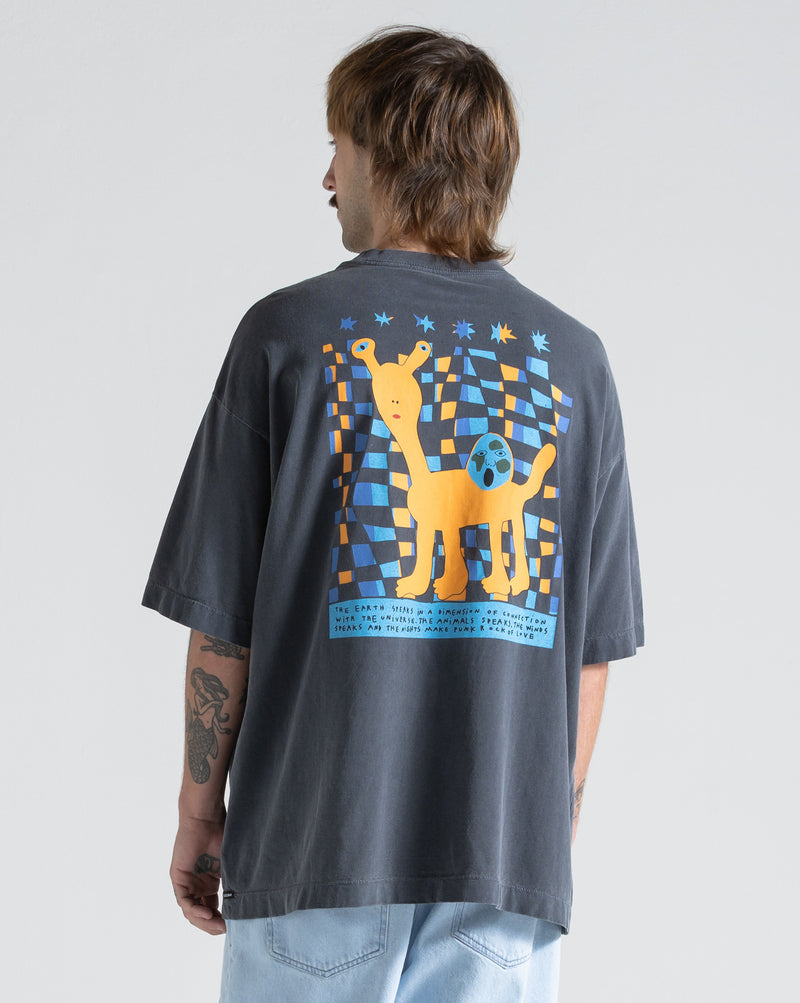 Camiseta Boxy Fit Volcom FA x Alucinandinho Punk Rock Love Cinza