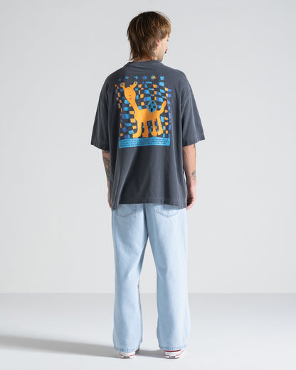 Camiseta Boxy Fit Volcom FA x Alucinandinho Punk Rock Love Cinza