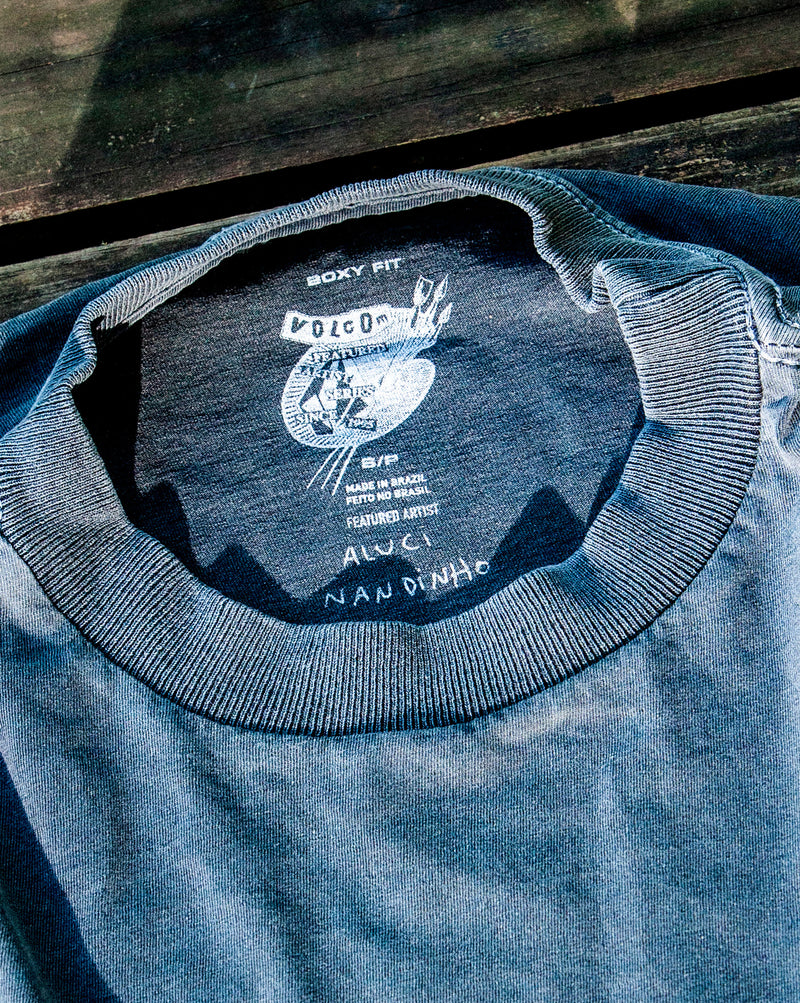 Camiseta Boxy Fit Volcom FA x Alucinandinho Punk Rock Love Cinza